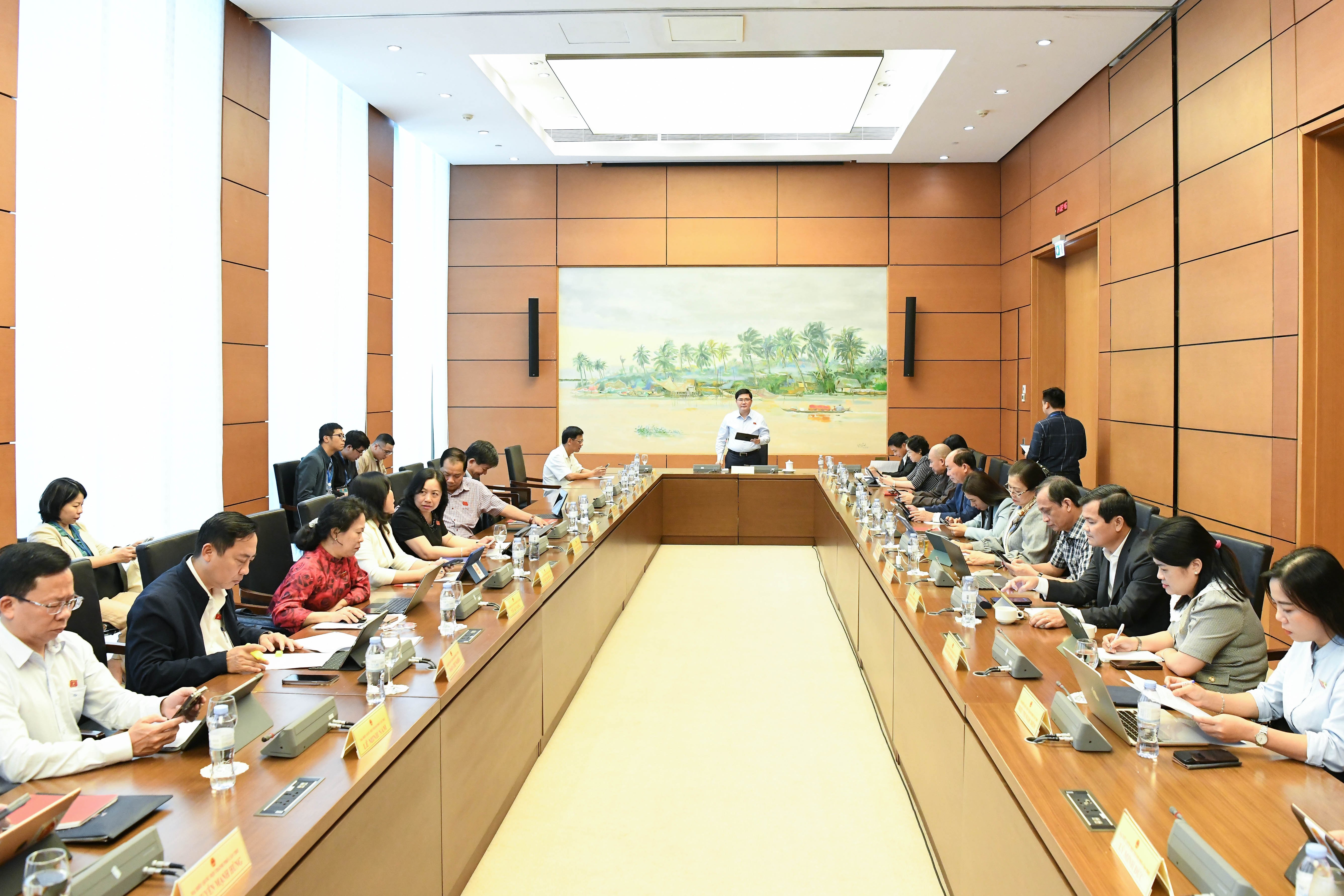 Cắt giảm tối đa danh mục ngành nghề kinh doanh có điều kiện trên cơ sở ý kiến các đại biểu