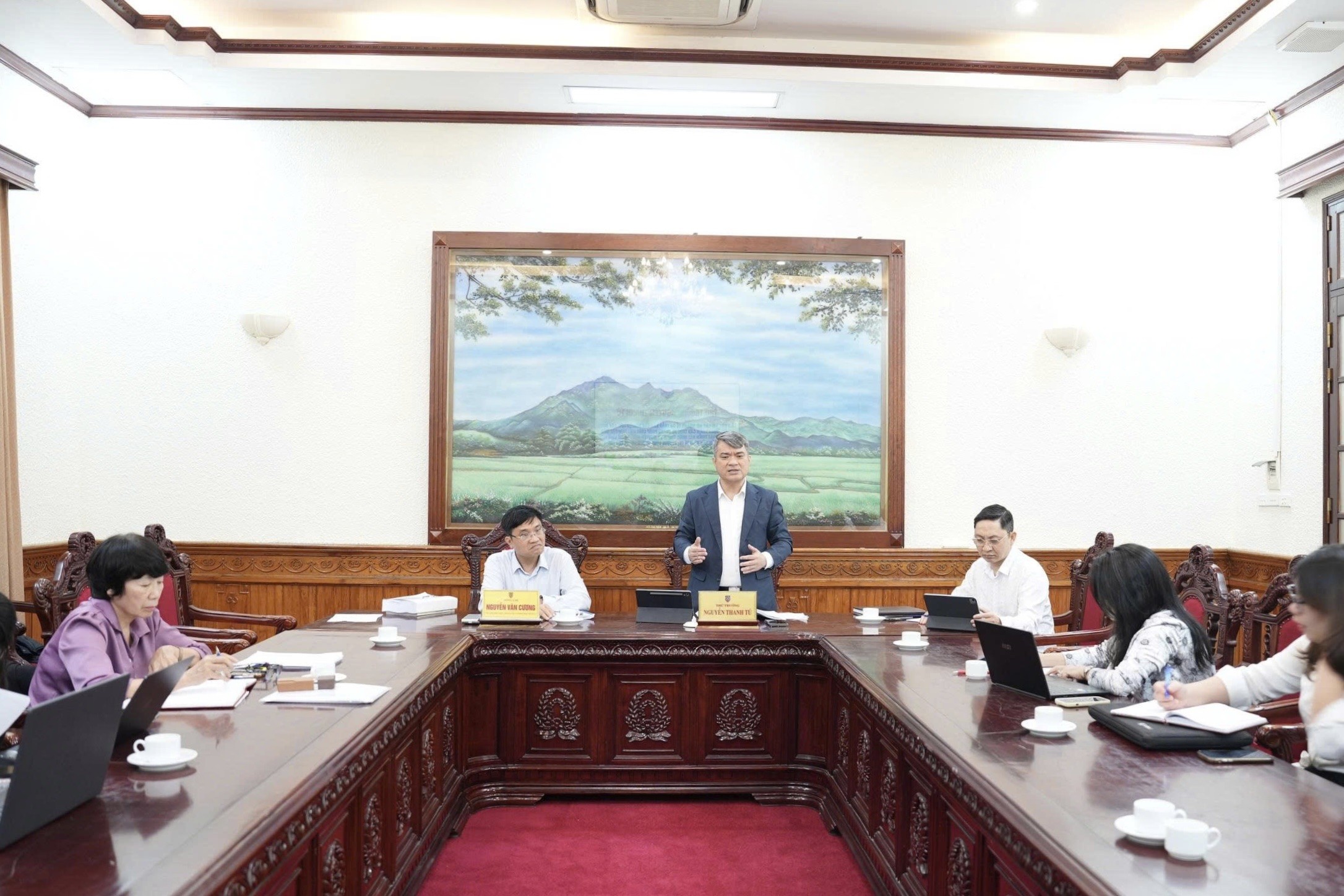 Xác định cấu trúc hệ thống pháp luật trong lĩnh vực phát triển nền kinh tế thị trường định hướng xã hội chủ nghĩa