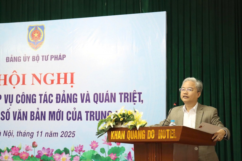 Hội nghị tập huấn nghiệp vụ công tác Đảng và quán triệt, triển khai một số văn bản mới của Trung ương