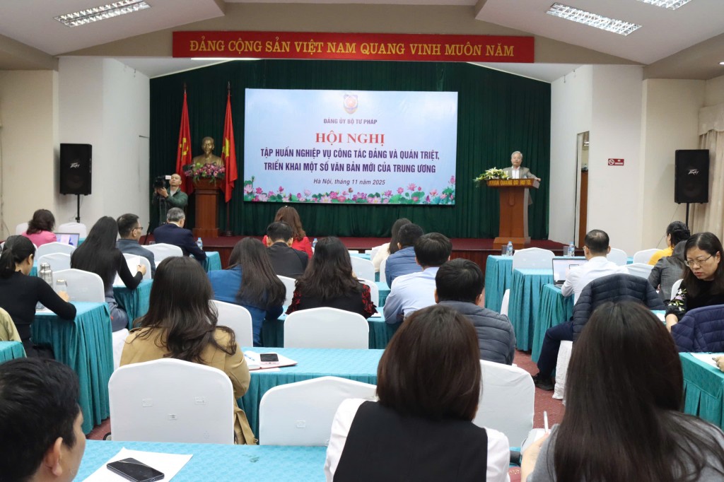 Hội nghị tập huấn nghiệp vụ công tác Đảng và quán triệt, triển khai một số văn bản mới của Trung ương