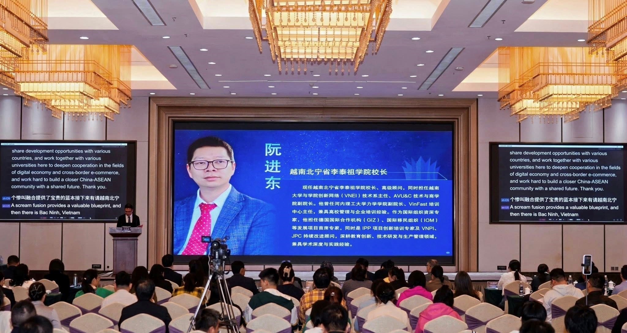 Trường Cao đẳng Lý Thái Tổ kỷ niệm 43 năm Ngày Nhà giáo Việt Nam và Chung kết cuộc thi thuyết trình tiếng Trung “Chúng tôi là LICer”