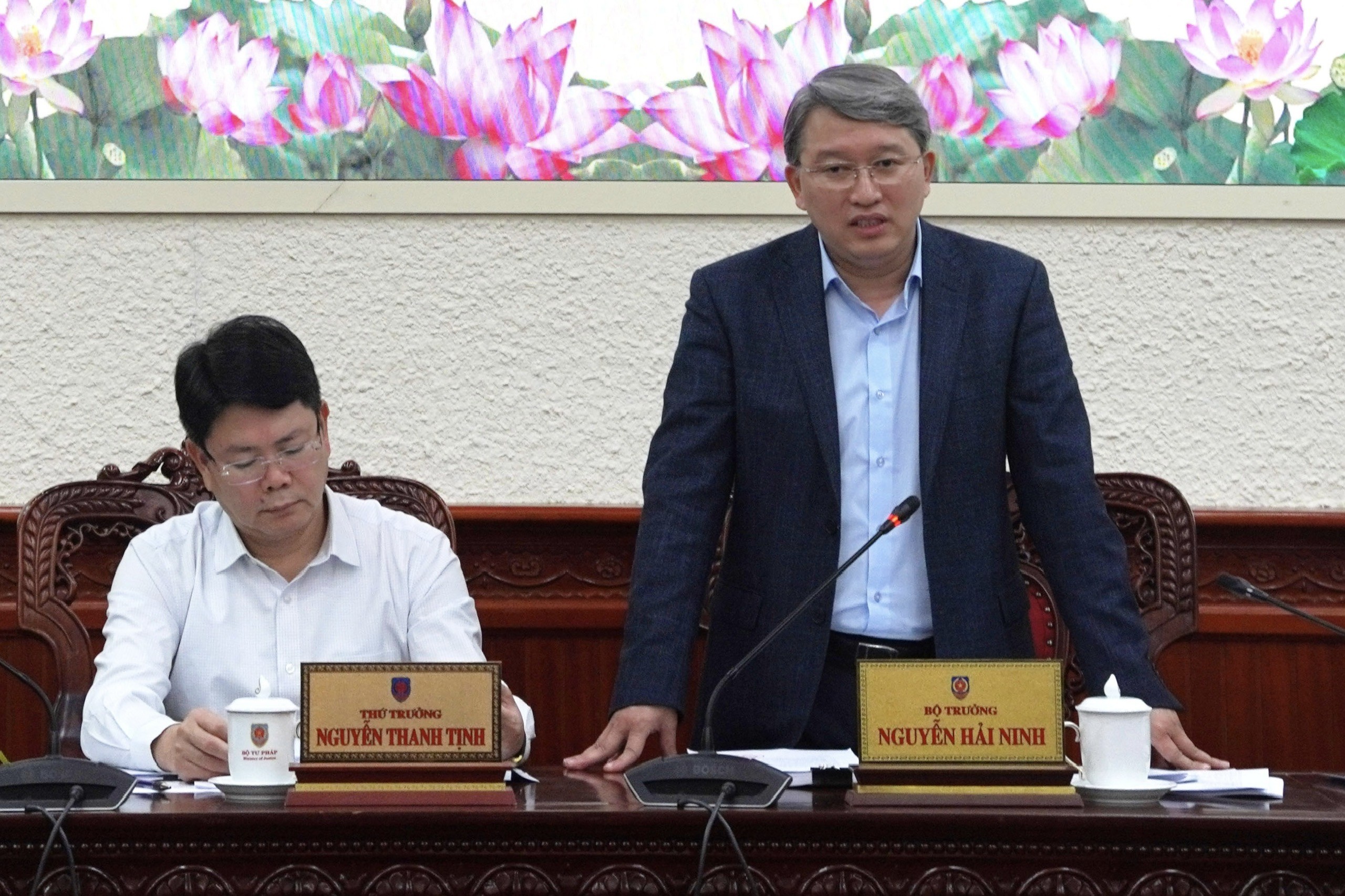 Quan hệ giữa luật chung và luật chuyên ngành trong cấu trúc hệ thống pháp luật