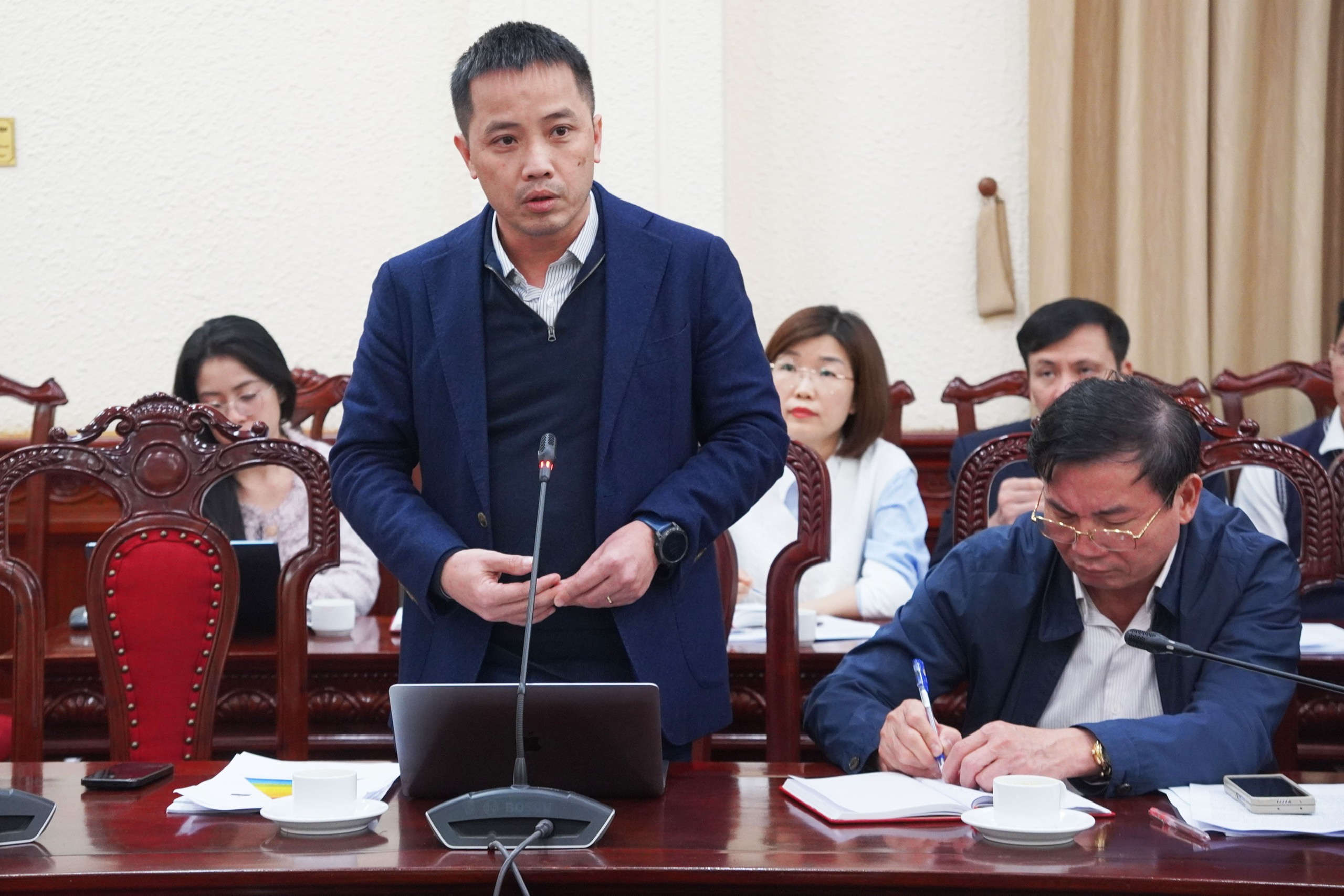 Quan hệ giữa luật chung và luật chuyên ngành trong cấu trúc hệ thống pháp luật