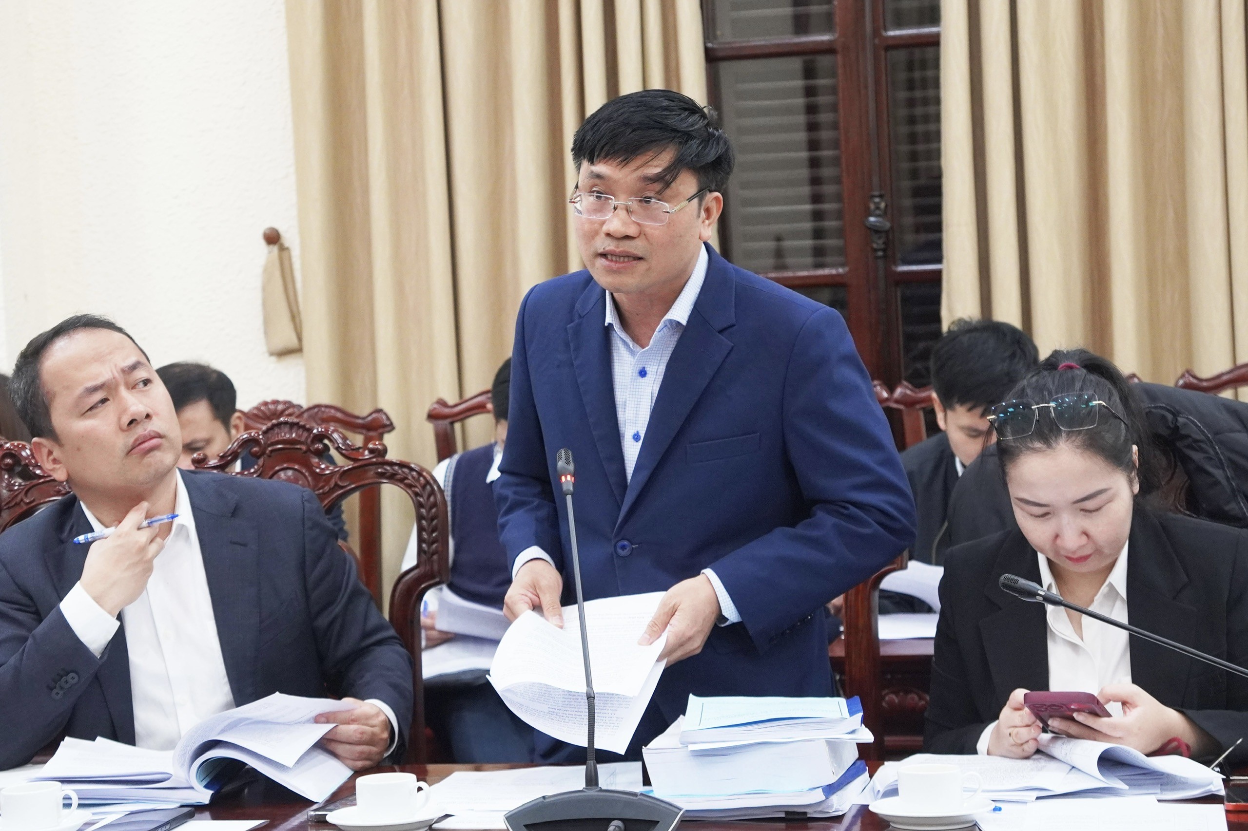 Quan hệ giữa luật chung và luật chuyên ngành trong cấu trúc hệ thống pháp luật