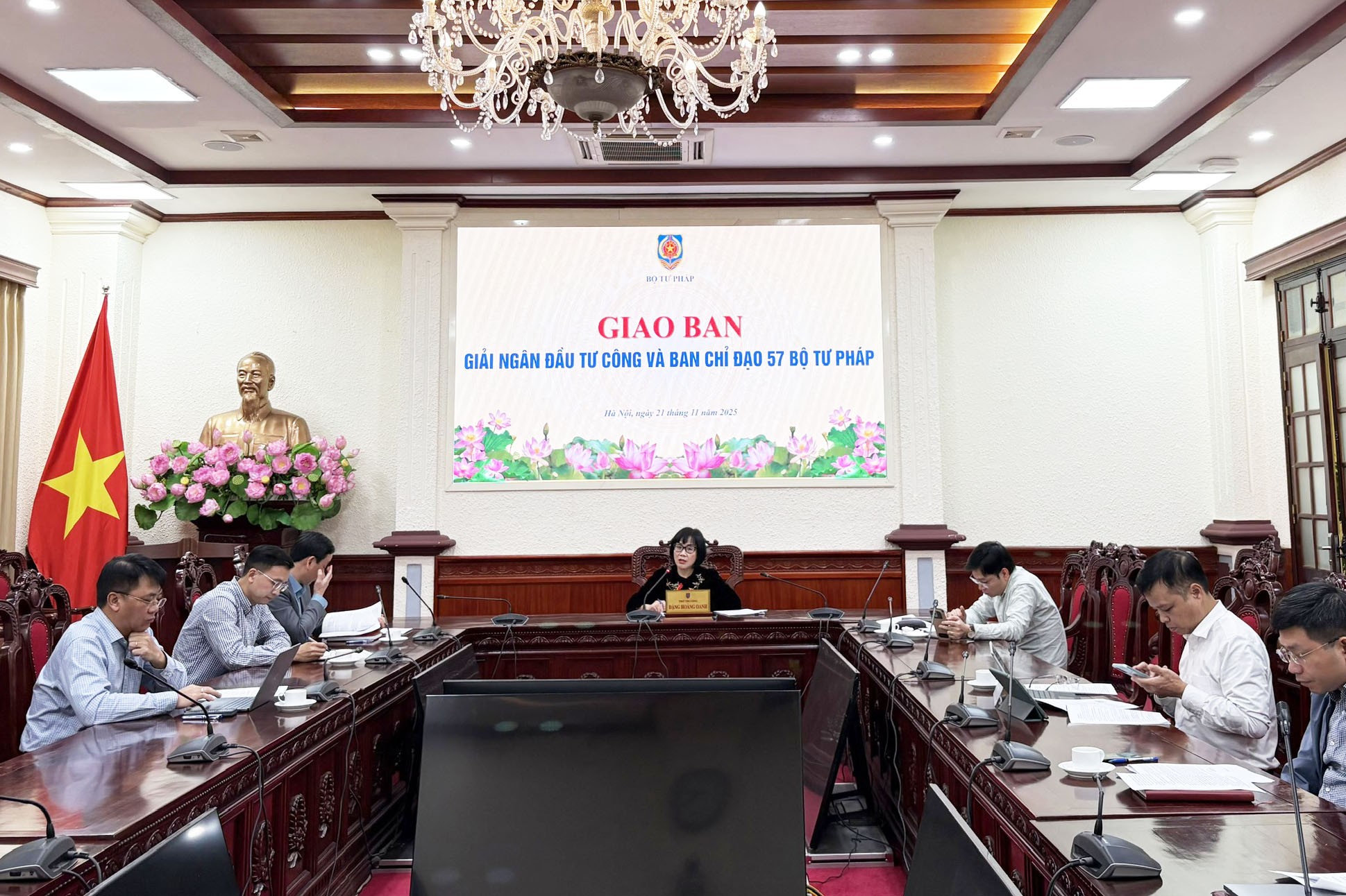 Khẩn trương hoàn thành tái cấu trúc quy trình giải quyết thủ tục hành chính theo yêu cầu của Nghị quyết số 66.7/2025/NQ-CP