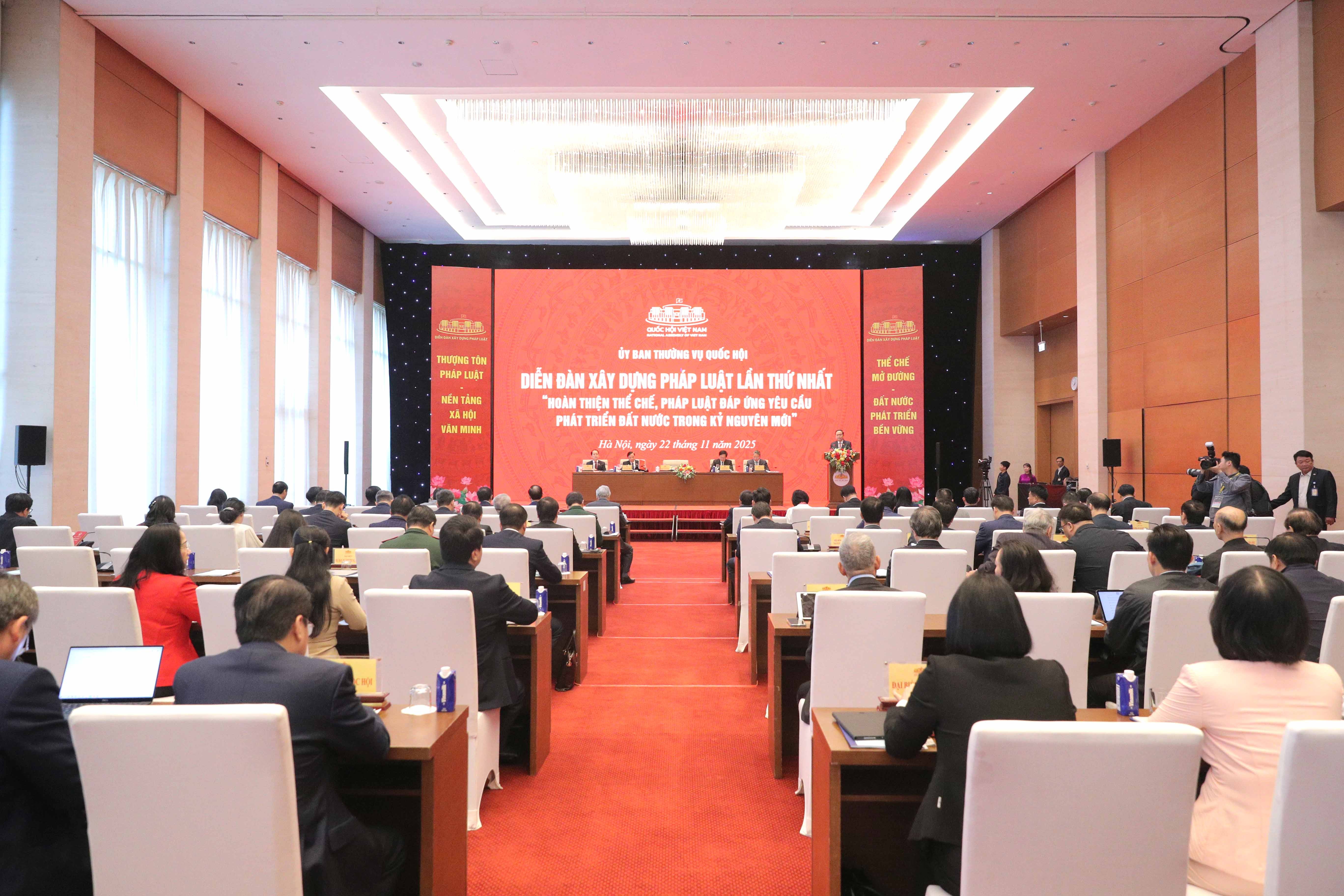 Hoàn thiện cấu trúc hệ thống pháp luật Việt Nam gắn với việc xây dựng định hướng lập pháp nhiệm kỳ của Quốc hội khóa XVI