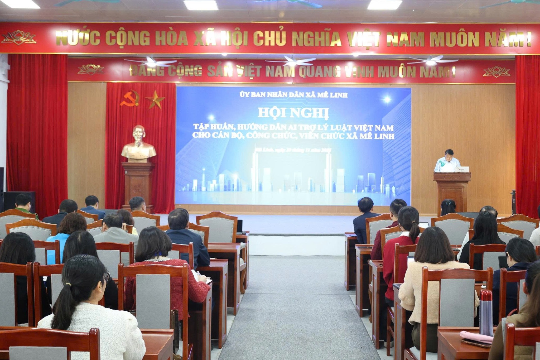 Ủy ban nhân dân xã Mê Linh tập huấn ứng dụng “AI Trợ lý Luật Việt Nam” nhằm thúc đẩy chuyển đổi số trong quản lý nhà nước