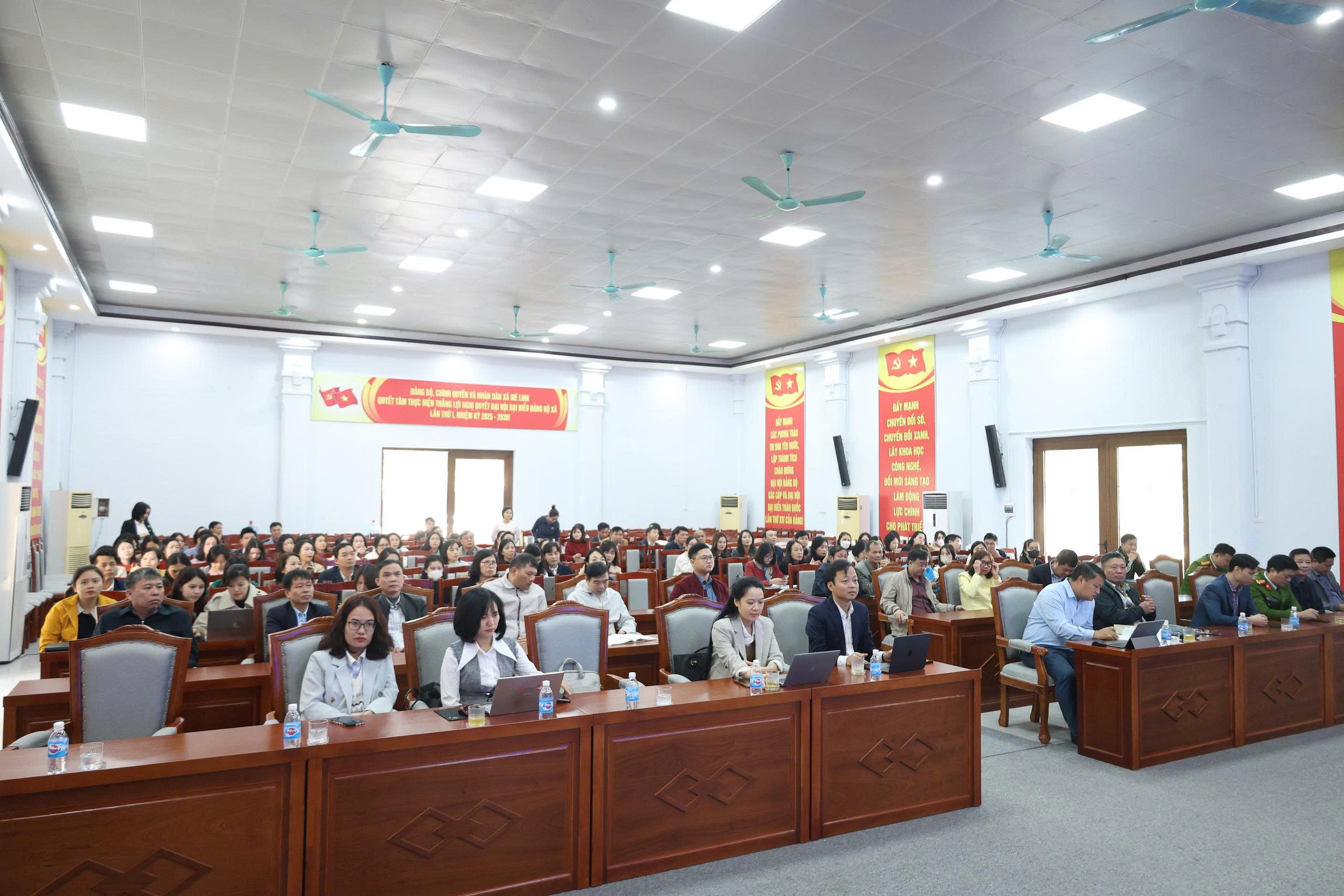 Ủy ban nhân dân xã Mê Linh tập huấn ứng dụng “AI Trợ lý Luật Việt Nam” nhằm thúc đẩy chuyển đổi số trong quản lý nhà nước