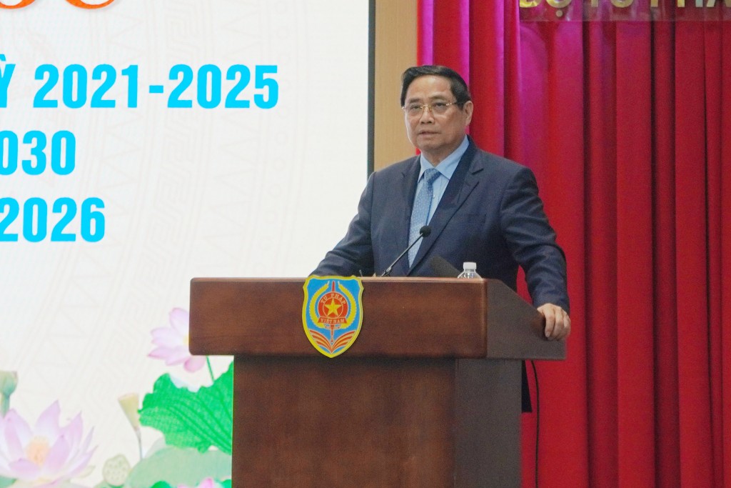 Thể chế, pháp luật phải lấy người dân và doanh nghiệp làm trung tâm, làm chủ thể