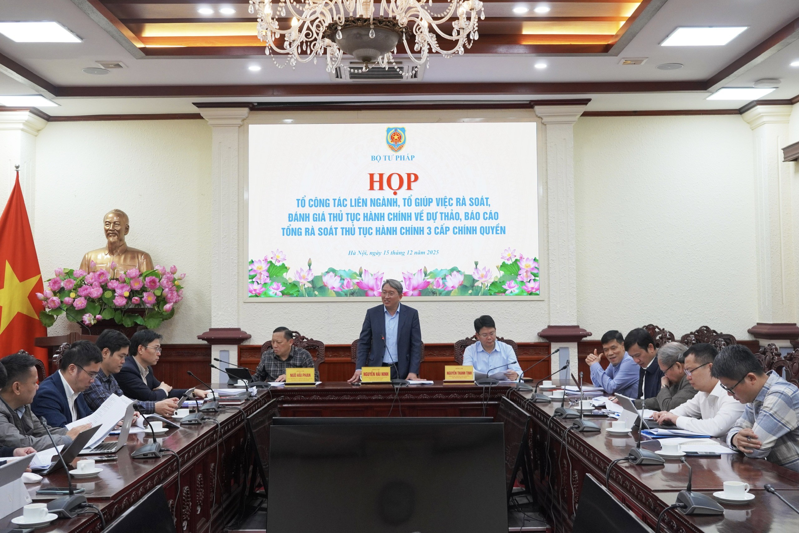 Hoàn thiện dự thảo Báo cáo tổng rà soát thủ tục hành chính ở 03 cấp chính quyền