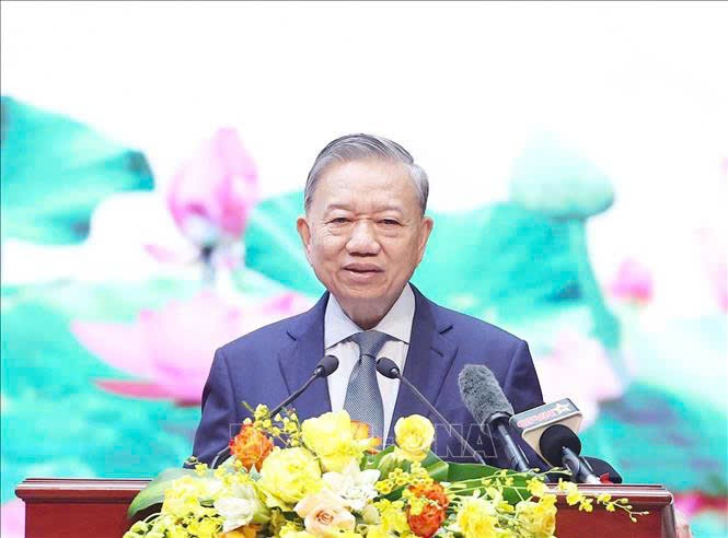 Quân đội nhân dân vững bước dưới cờ Đảng quang vinh