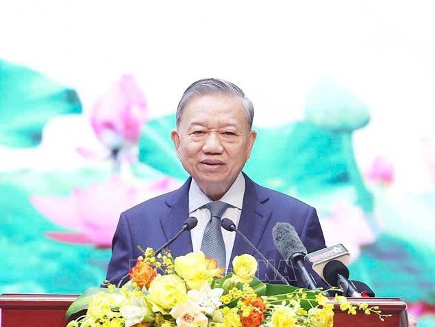 Quân đội nhân dân vững bước dưới cờ Đảng quang vinh