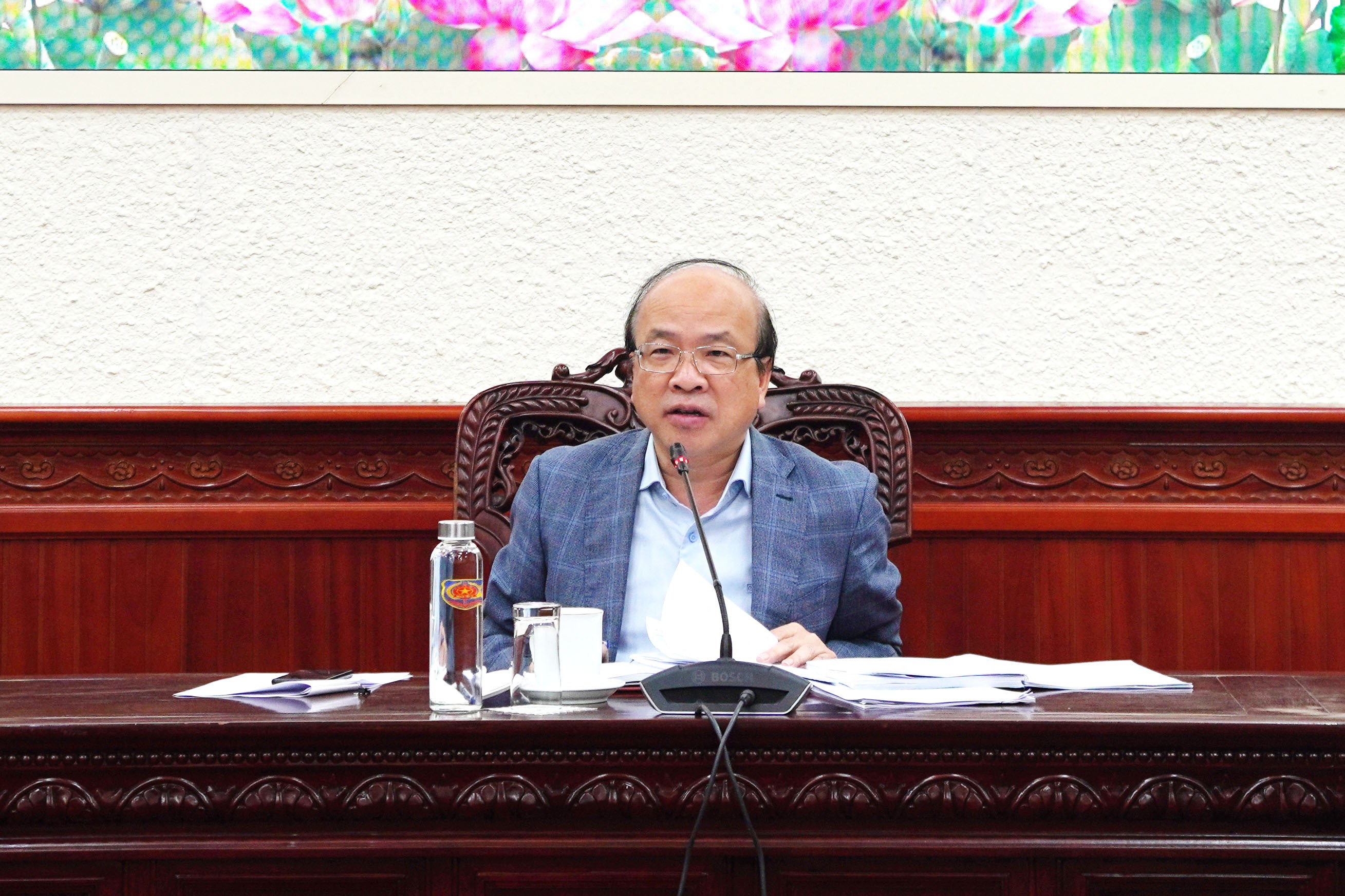 Khẩn trương đẩy nhanh tiến độ xây dựng các văn bản quy định chi tiết các luật, nghị quyết