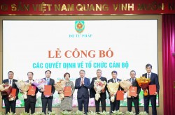 Bộ Tư pháp công bố Quyết định về công tác cán bộ đối với 40 đồng chí