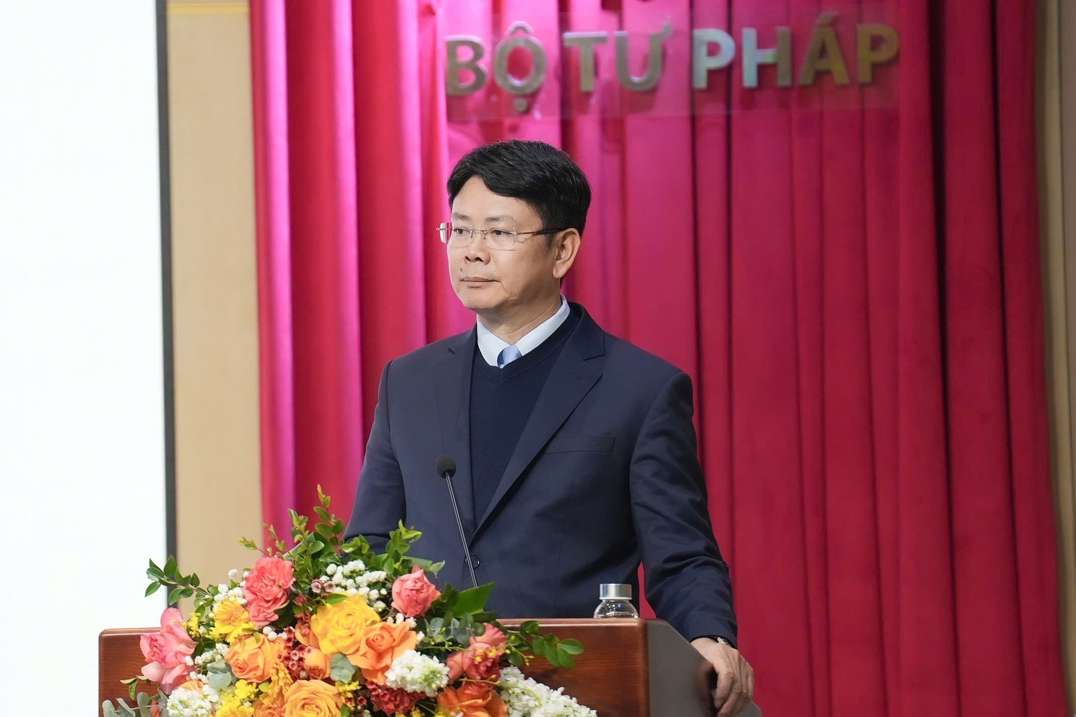 Bộ Tư pháp công bố Quyết định về công tác cán bộ đối với 40 đồng chí