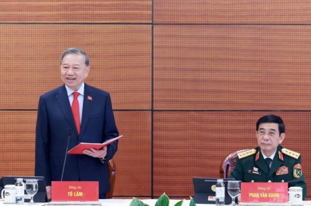 Đại biểu thảo luận tại đoàn về Văn kiện trình Đại hội XIV của Đảng