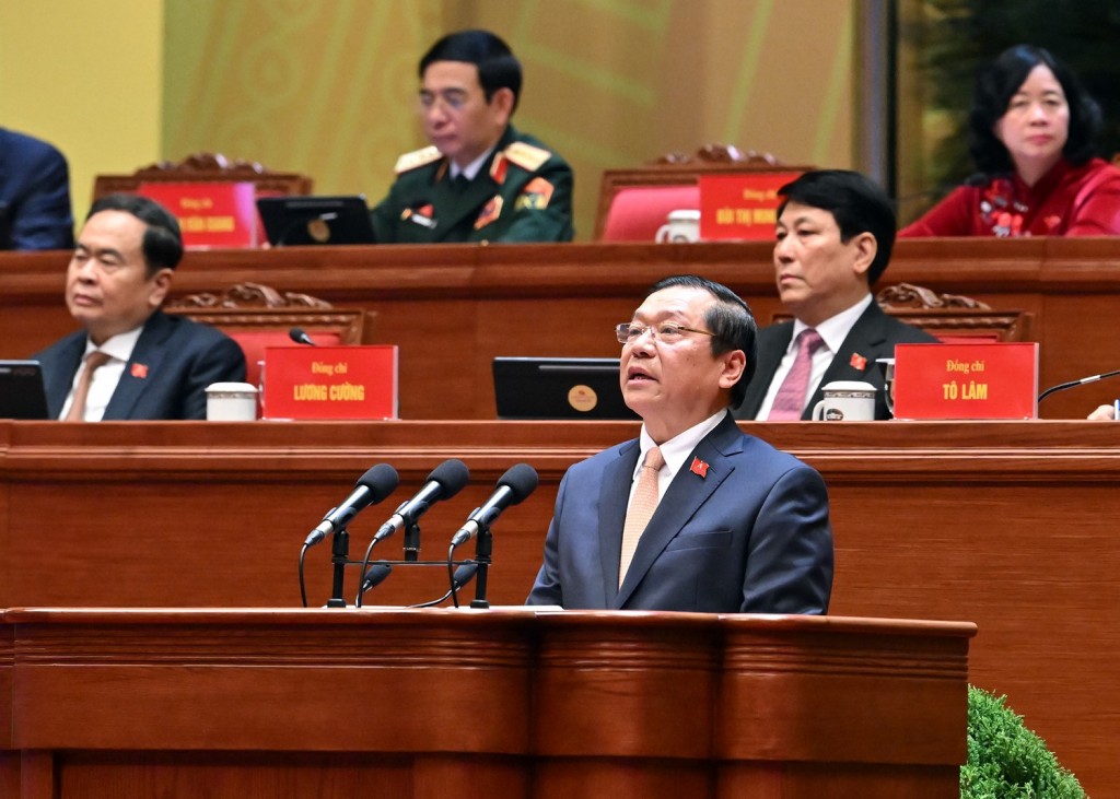 Công tác chính trị, tư tưởng phải 