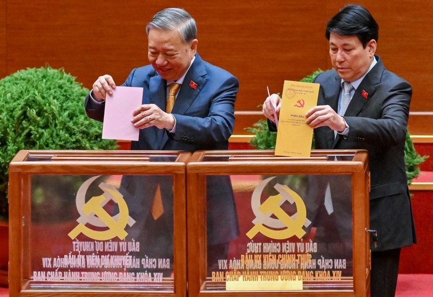 Ban Chấp hành Trung ương khóa XIV tiến hành Hội nghị lần thứ nhất, bầu Tổng Bí thư