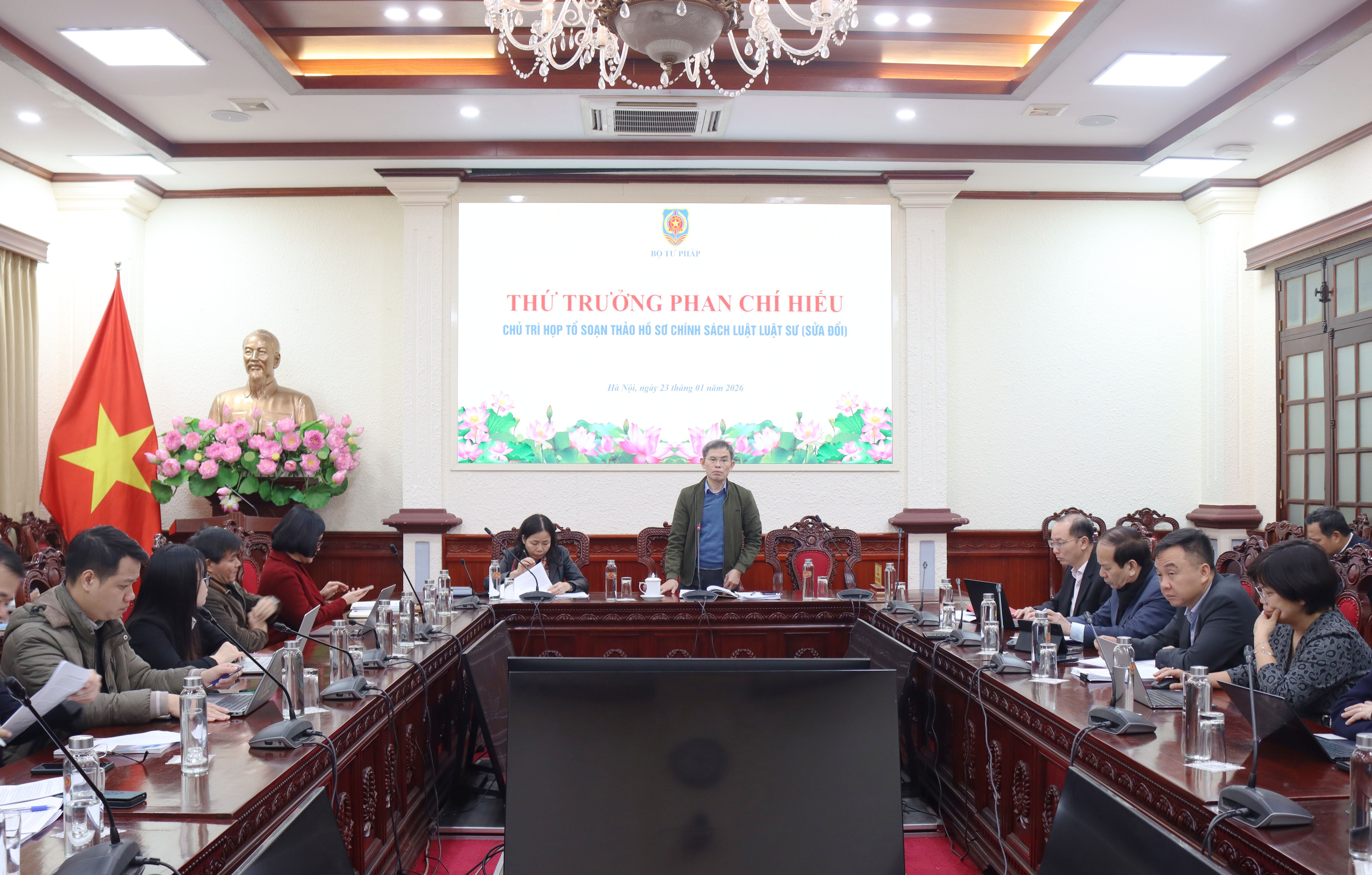 Phát triển đội ngũ luật sư có bản lĩnh chính trị vững vàng, đạo đức nghề nghiệp trong sáng