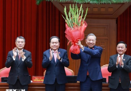 Công bố danh sách 19 đồng chí Ủy viên Bộ Chính trị khóa XIV