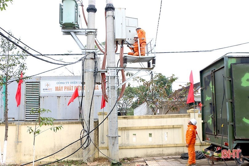 Công ty Điện lực Hà Tĩnh đang tập trung triển khai phương án cấp điện an toàn, ổn định; đẩy mạnh tuyên truyền an toàn điện, phòng ngừa sự cố, phục vụ Nhân dân vui Tết, đón Xuân