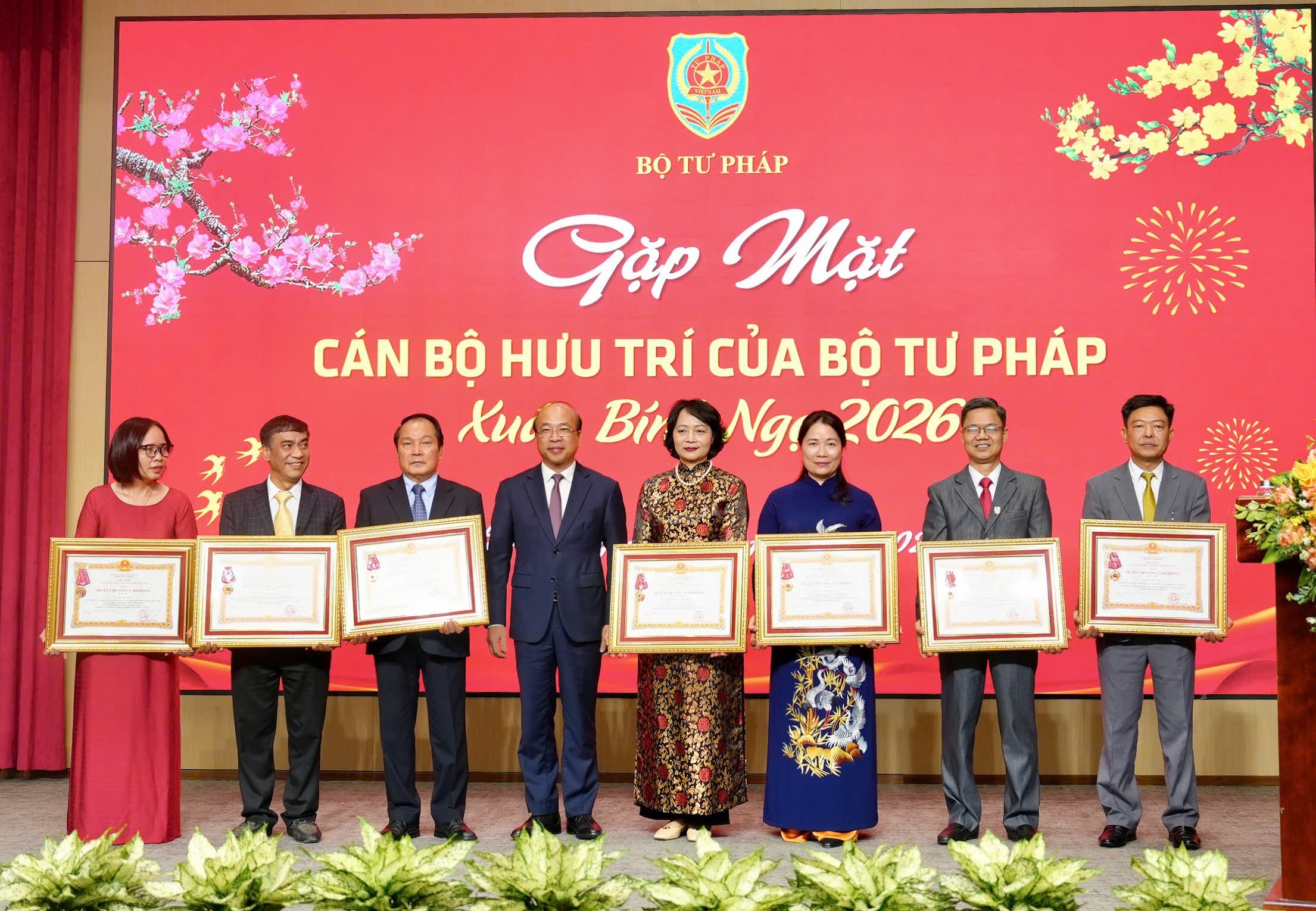 Lãnh đạo Bộ Tư pháp gặp mặt, tri ân cán bộ hưu trí dịp xuân Bính Ngọ 2026
