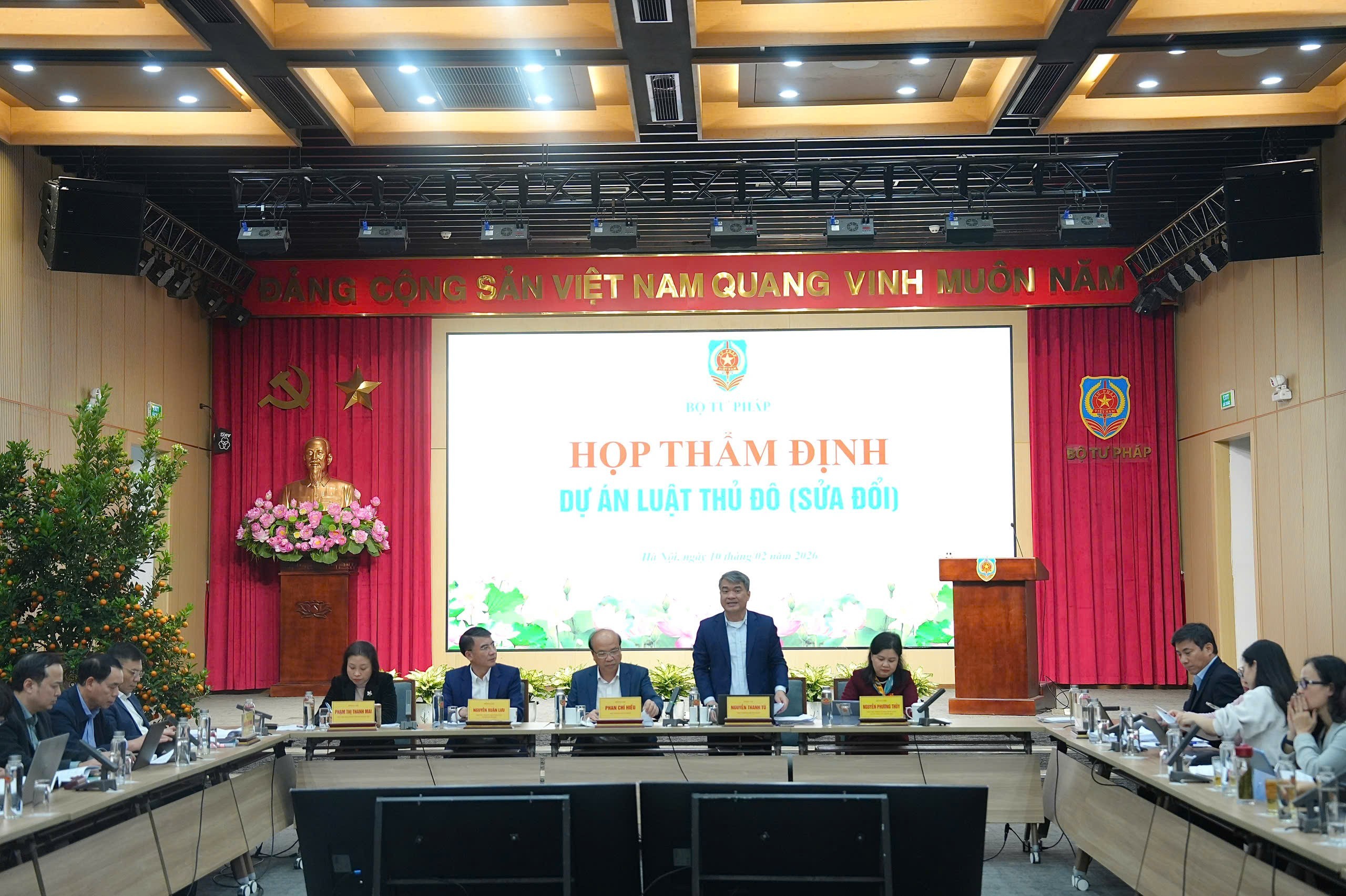 Hoàn thiện khung pháp lý để Thủ đô phát triển bền vững, dài hạn