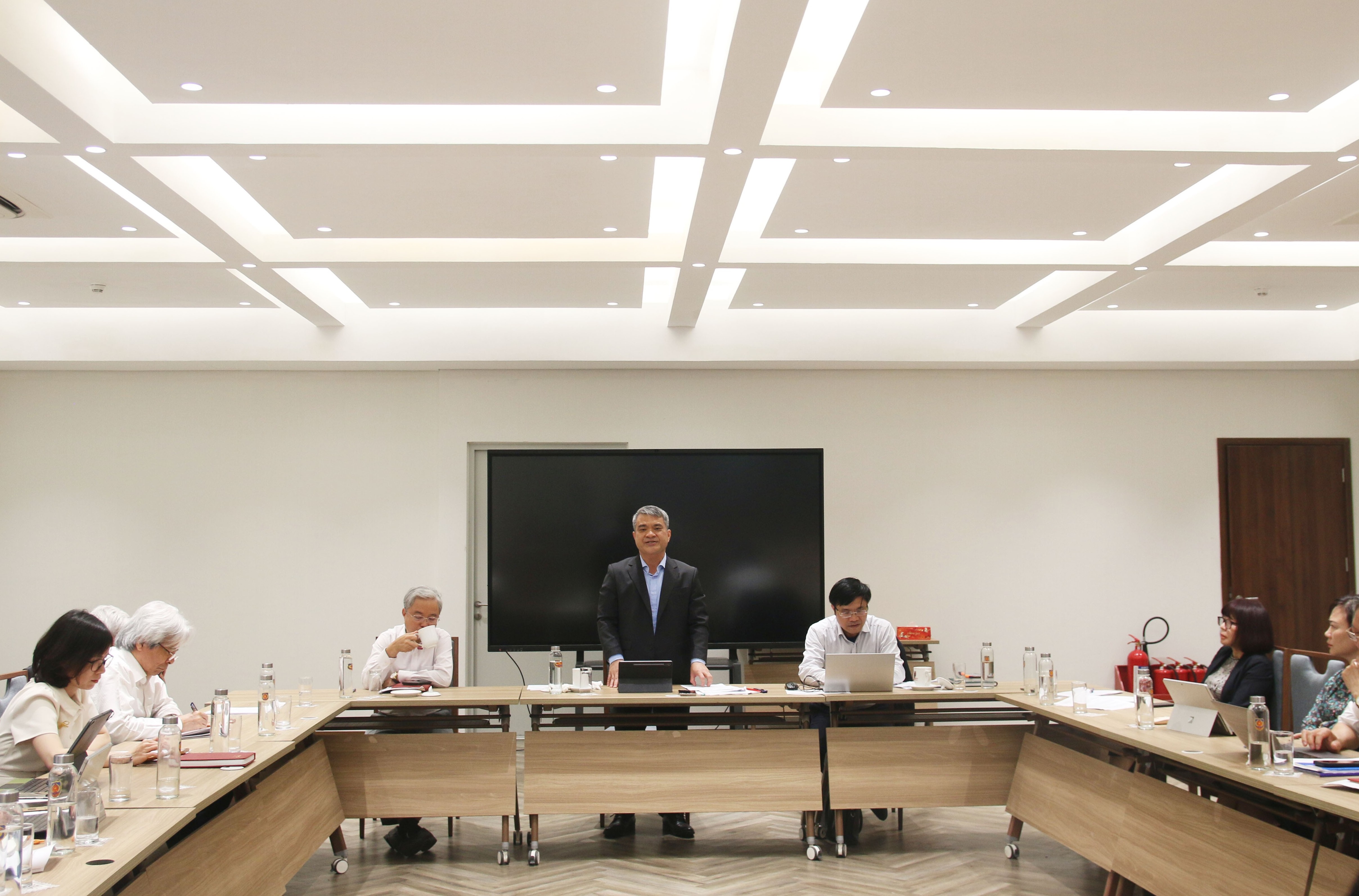 Hoàn thiện hệ thống pháp luật Việt Nam: Nền tảng cho sự phát triển bền vững của đất nước