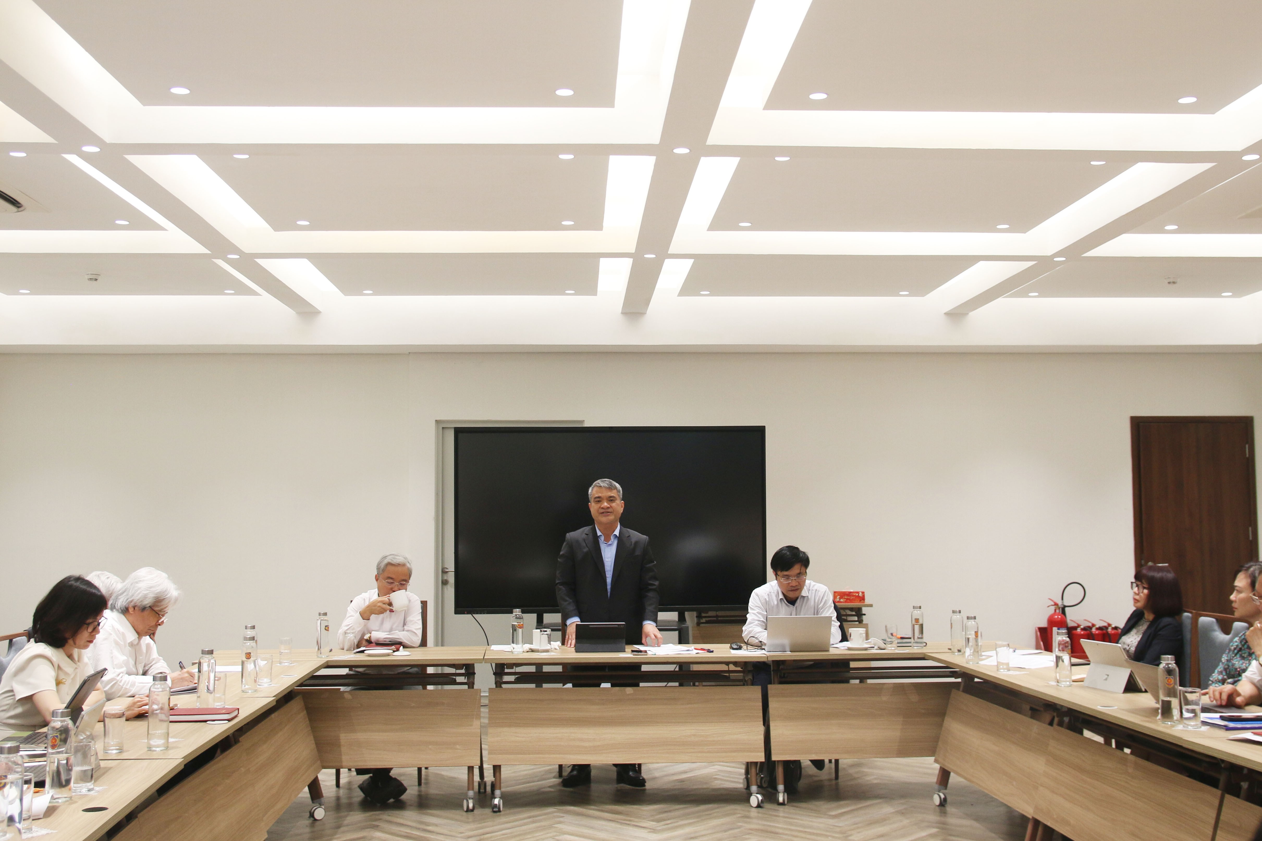 Hoàn thiện hệ thống pháp luật Việt Nam: Nền tảng cho sự phát triển bền vững của đất nước