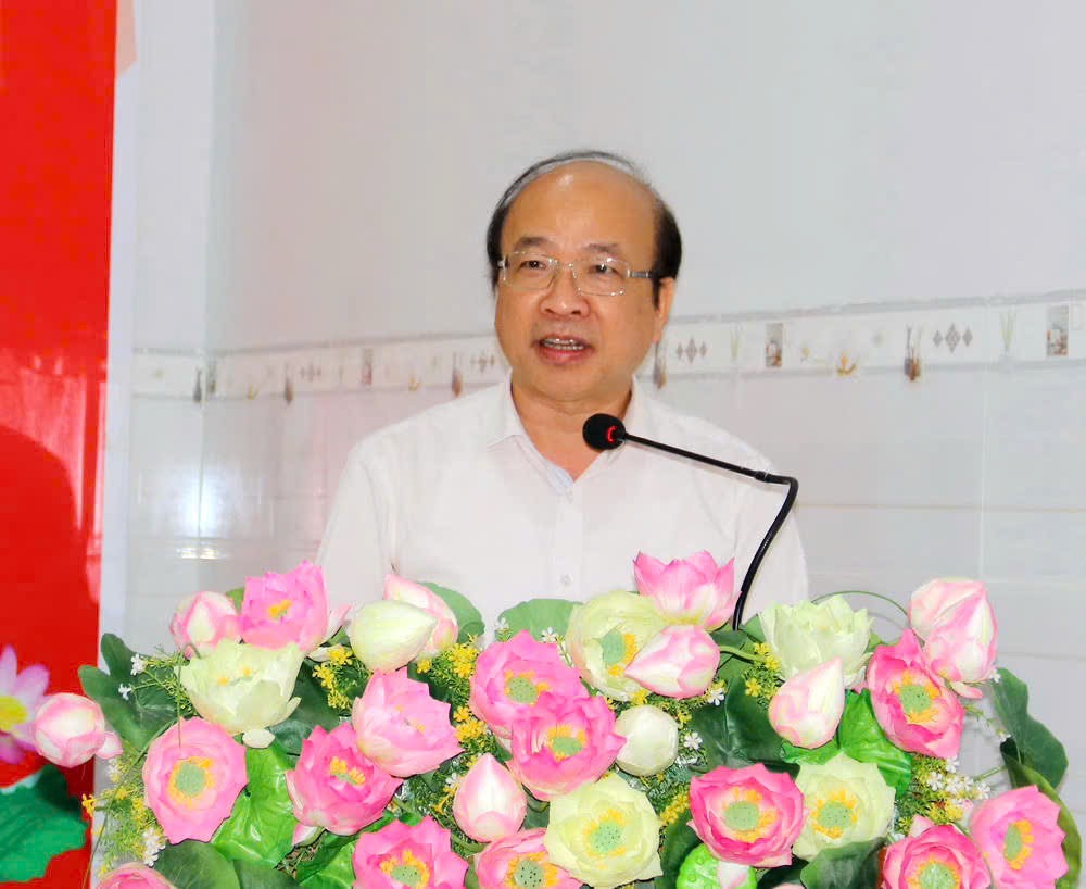 Thứ trưởng Bộ Tư pháp Phan Chí Hiếu khẳng định, nếu được cử tri tín nhiệm bầu làm ĐBQH khóa XVI, sẽ tận tâm, tận lực thực hiện nhiệm vụ với tinh thần liêm chính, kỷ cương, gần dân, trọng dân; lắng nghe và hành động thiết thực, lấy hiệu quả giải quyết kiến nghị cử tri làm thước đo trách nhiệm