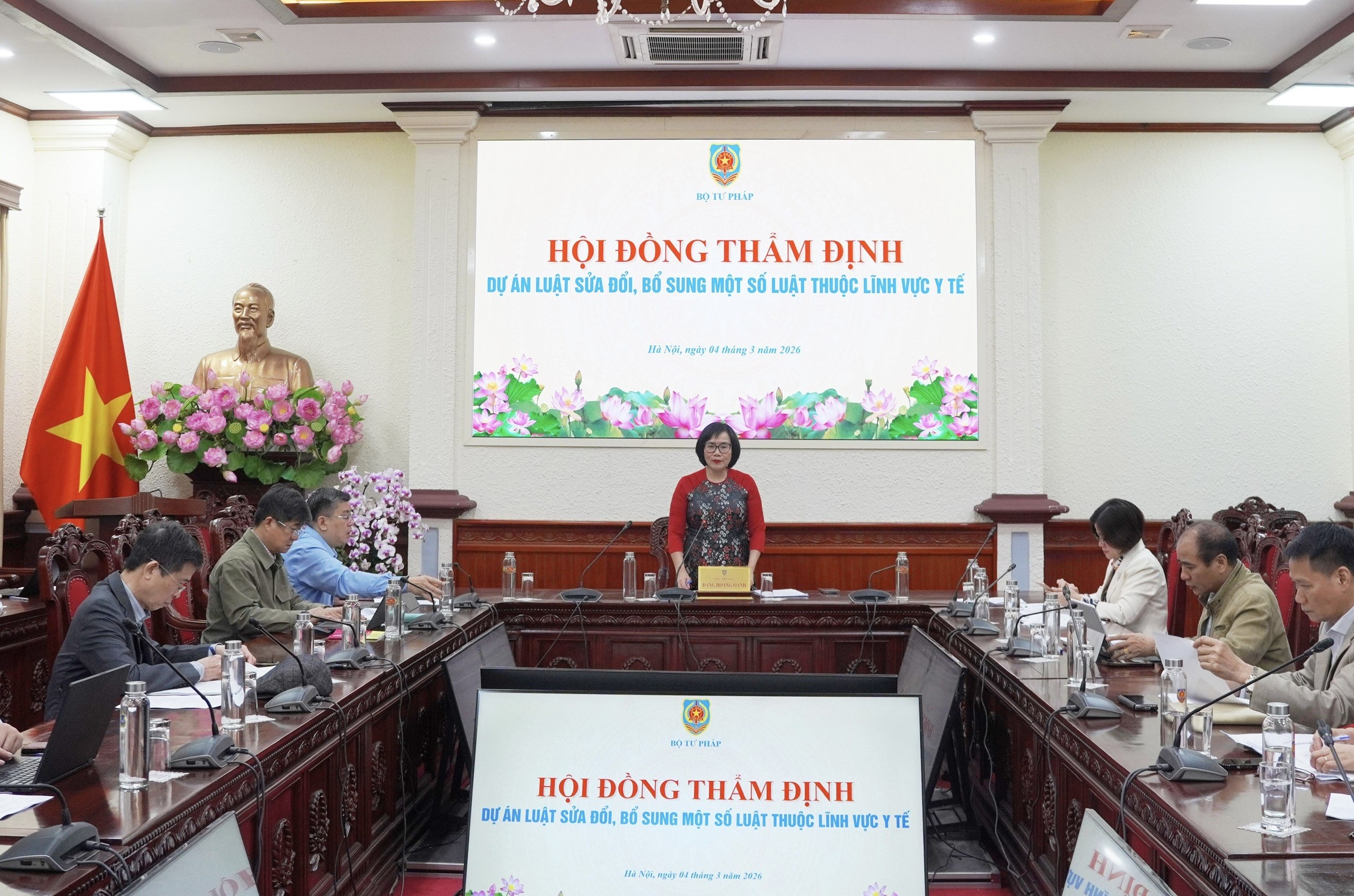 Tăng cường cải cách hành chính, phân cấp thẩm quyền trong lĩnh vực y tế