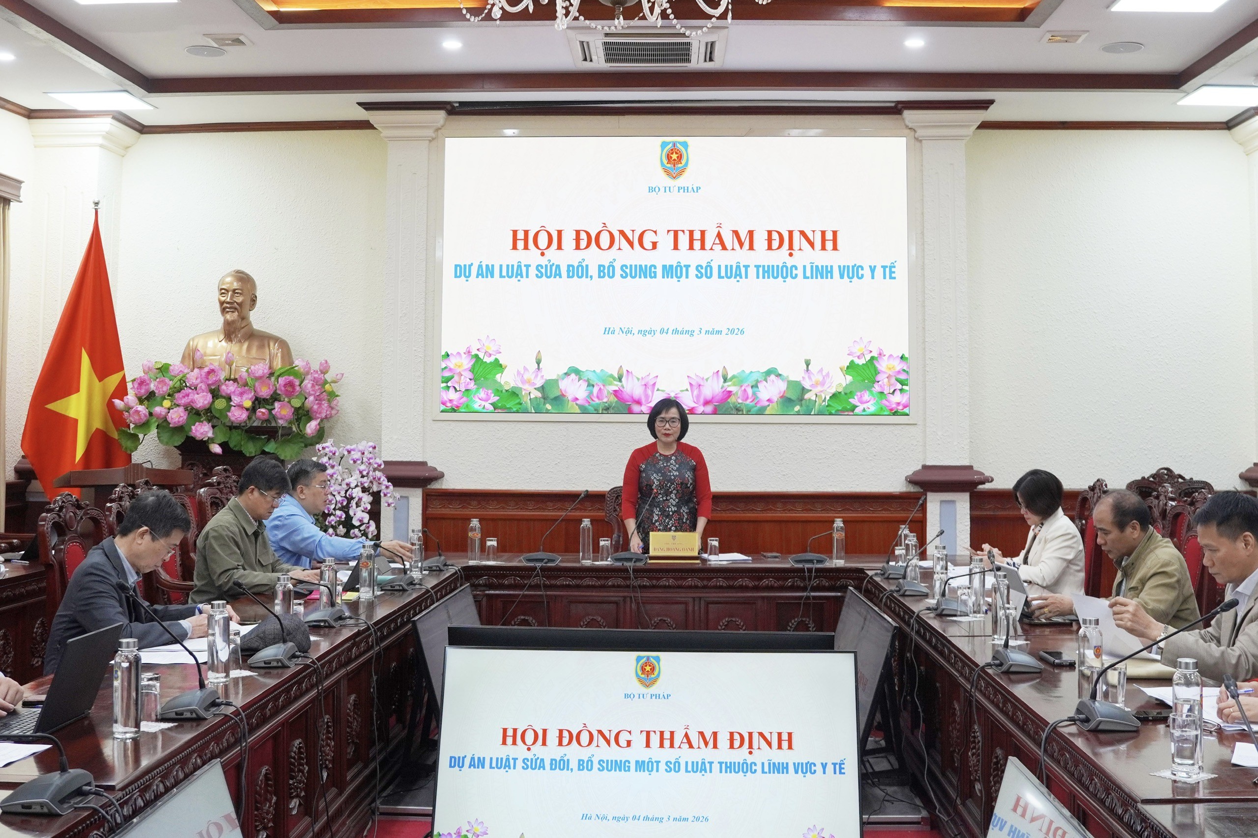 Tăng cường cải cách hành chính, phân cấp thẩm quyền trong lĩnh vực y tế