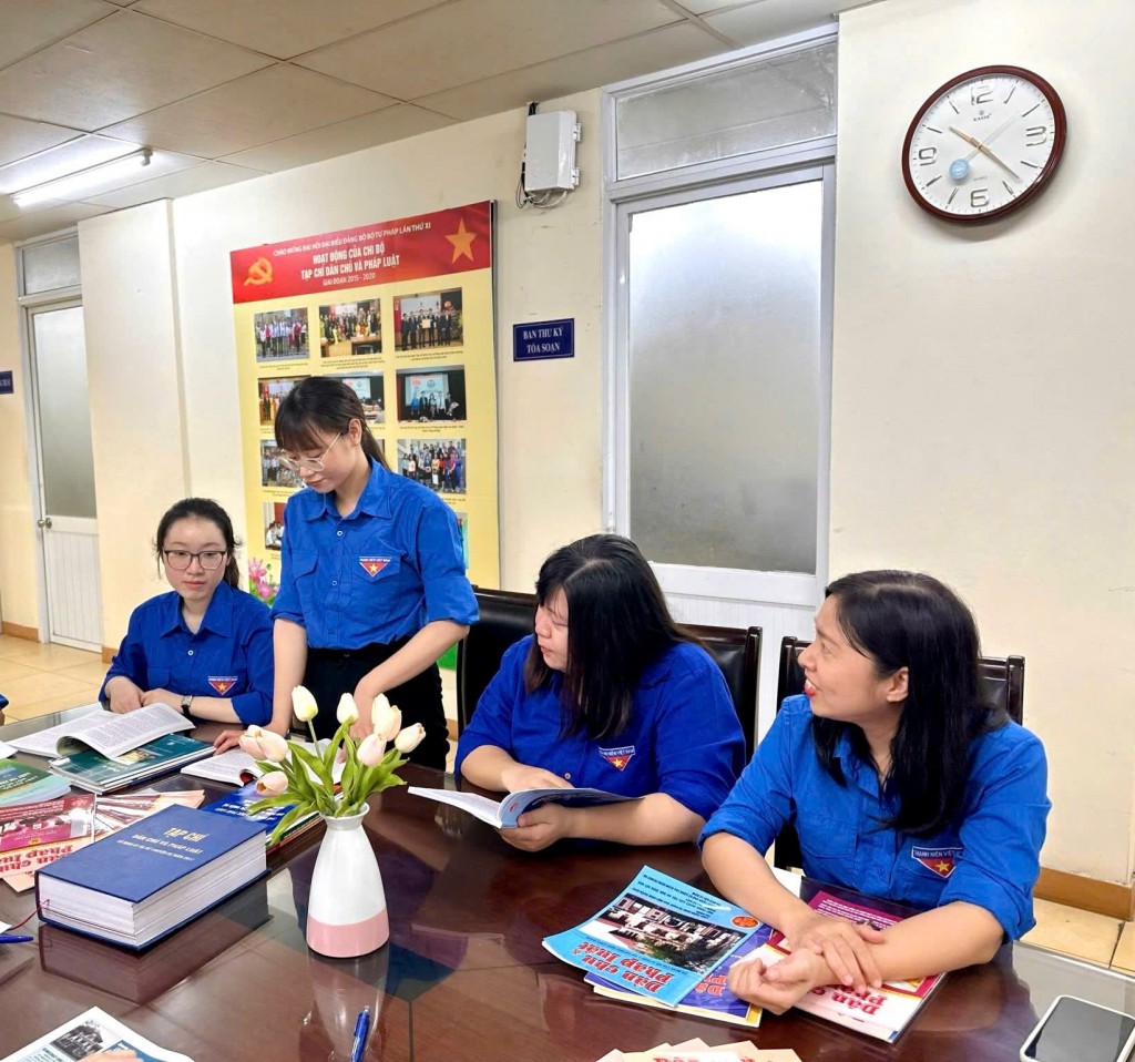 Tuổi trẻ Tạp chí Dân chủ và Pháp luật: Khẳng định vai trò xung kích trong tuyên truyền bầu cử ĐBQH khóa XVI và đại biểu HĐND các cấp