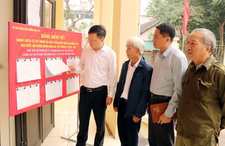 Tiếp tục tập trung cao độ trong công tác chuẩn bị và tổ chức bầu cử