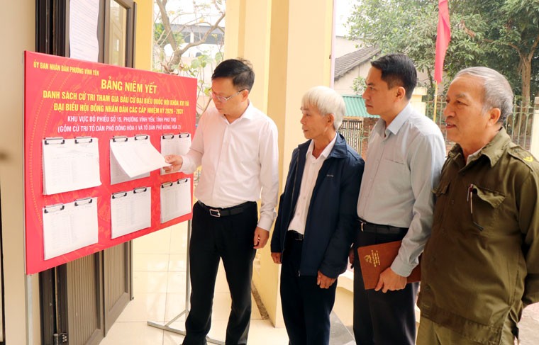 Tiếp tục tập trung cao độ trong công tác chuẩn bị và tổ chức bầu cử