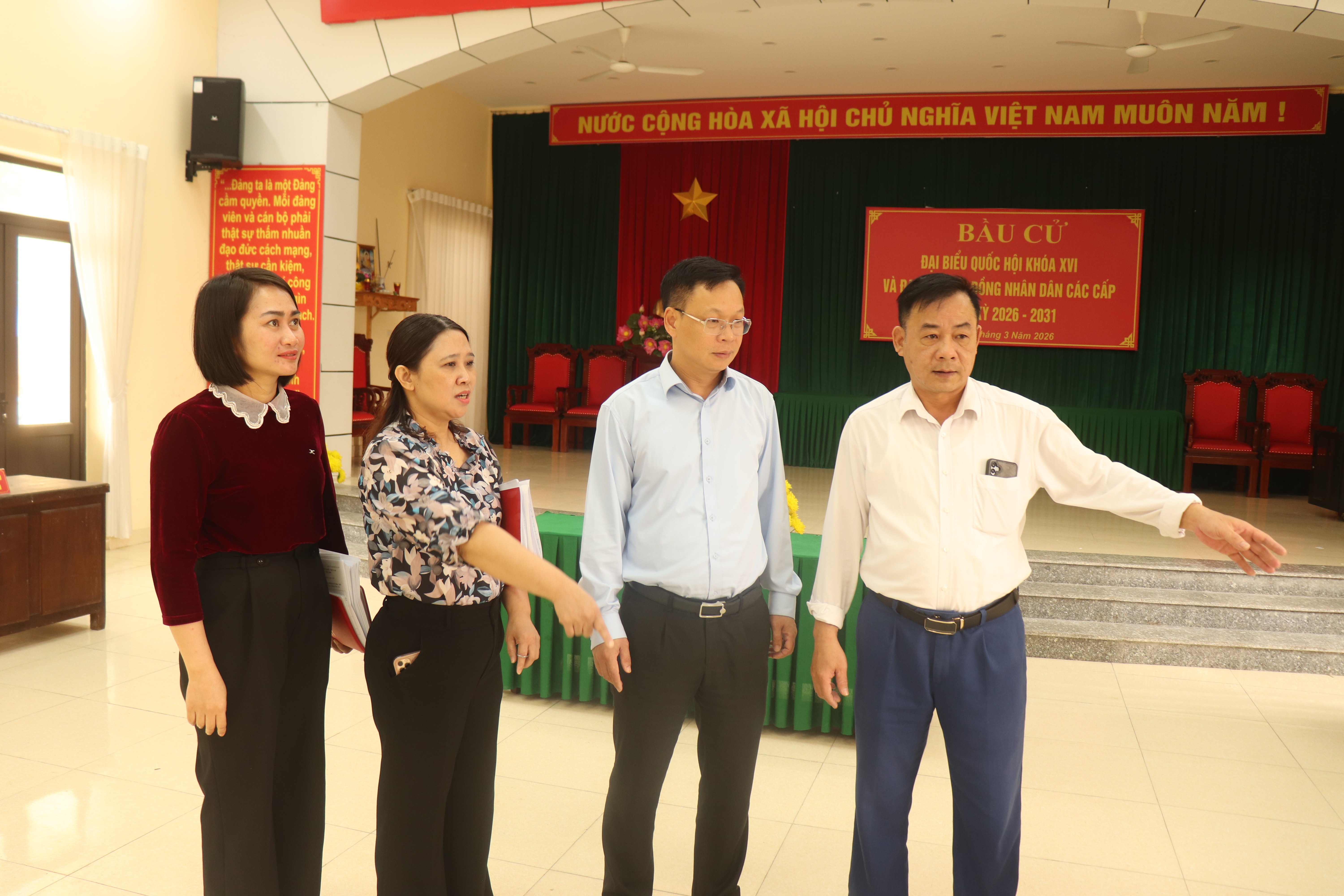 Tiếp tục tập trung cao độ trong công tác chuẩn bị và tổ chức bầu cử