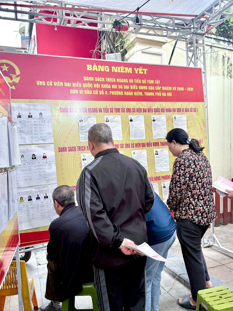 Ngày bầu cử tại Hà Nội: Không khí nghiêm túc, phấn khởi và tin yêu