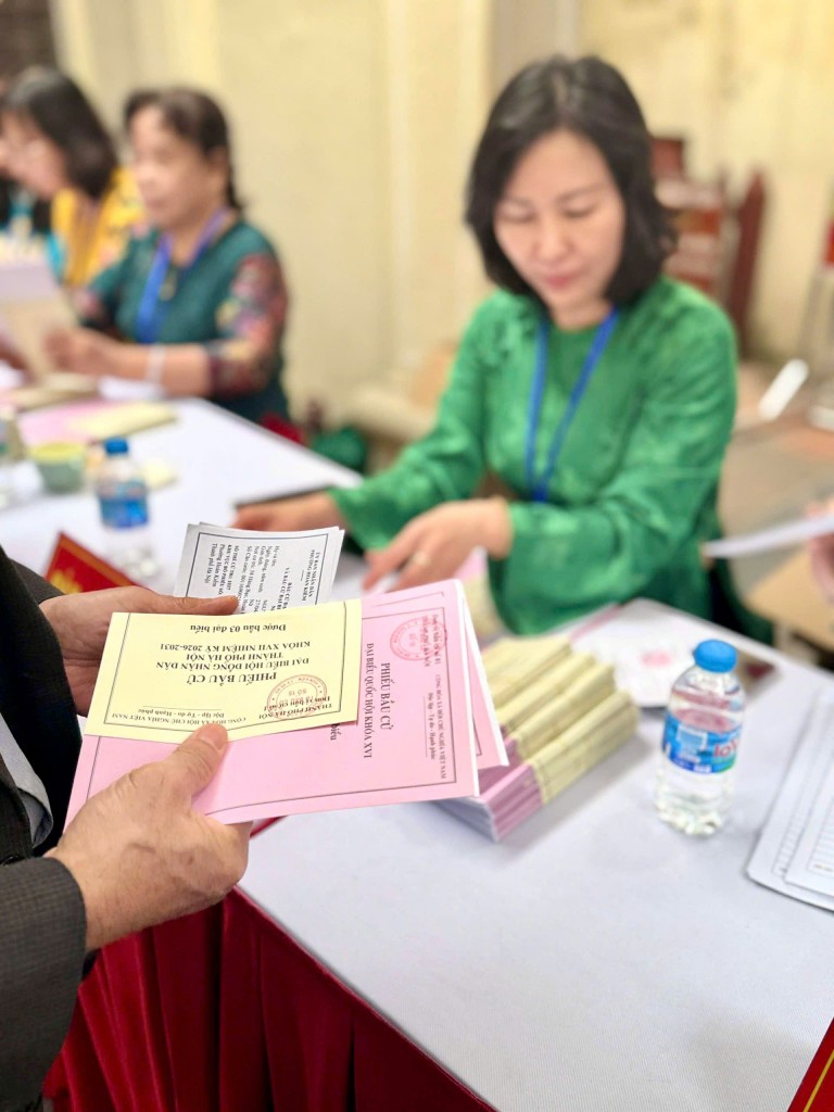 Ngày bầu cử tại Hà Nội: Không khí nghiêm túc, phấn khởi và tin yêu