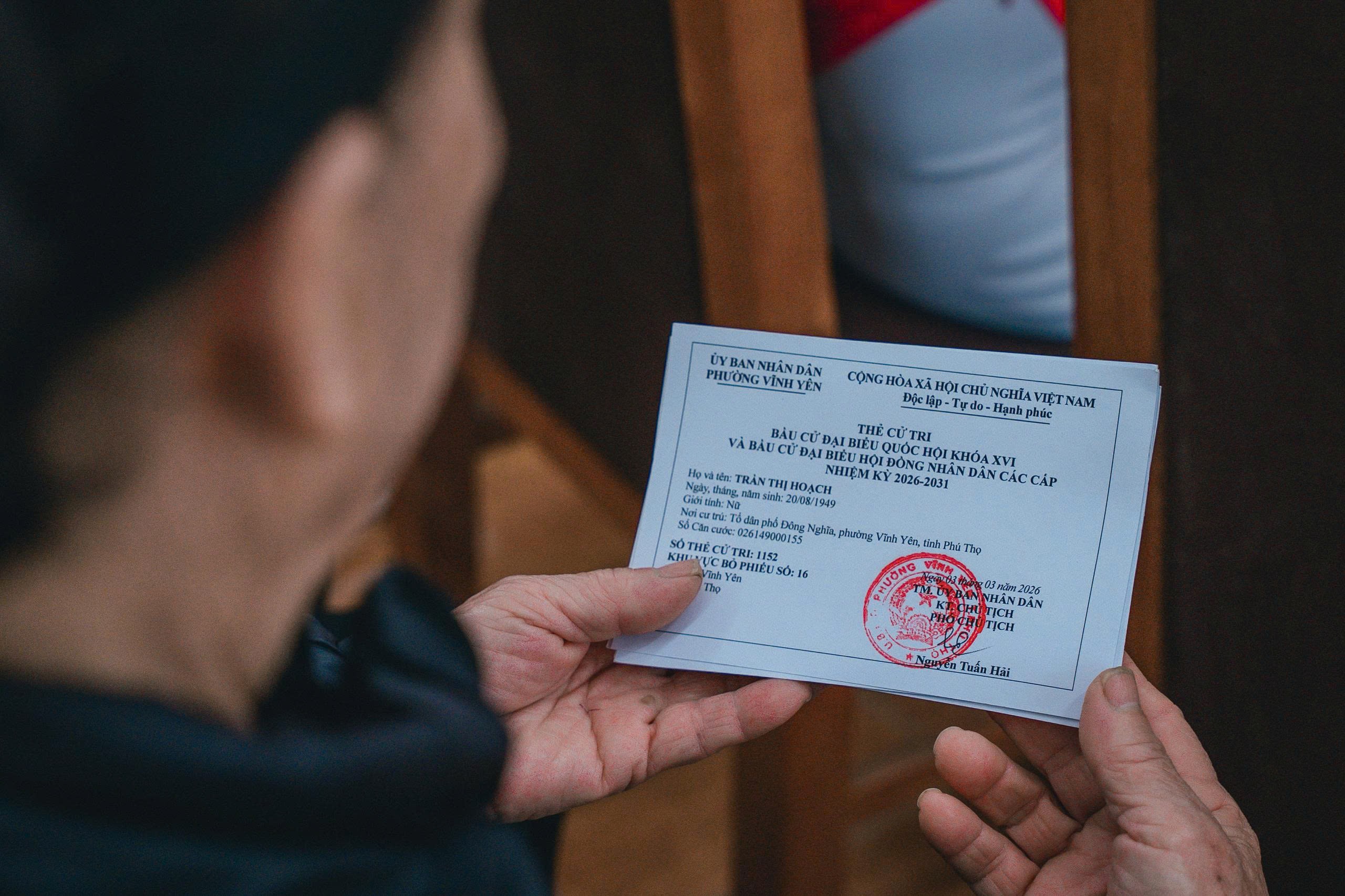 Cử tri cả nước thực hiện quyền dân chủ trong công tác bầu cử