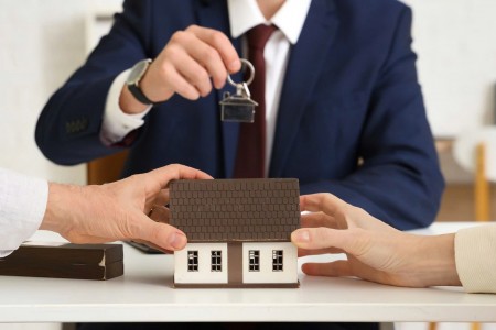 Quyền bình đẳng của vợ, chồng đối với tài sản chung - Thực tiễn áp dụng và kiến nghị hoàn thiện