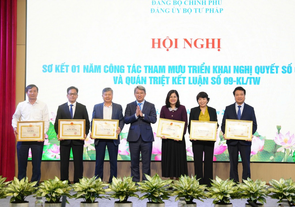 Hoàn thiện thể chế trong kỷ nguyên mới: Nhìn lại 1 năm công tác tham mưu Nghị quyết số 66-NQ/TW