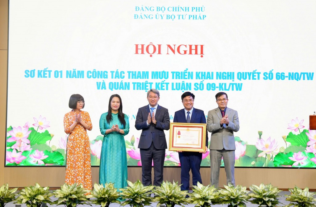 Hoàn thiện thể chế trong kỷ nguyên mới: Nhìn lại 1 năm công tác tham mưu Nghị quyết số 66-NQ/TW