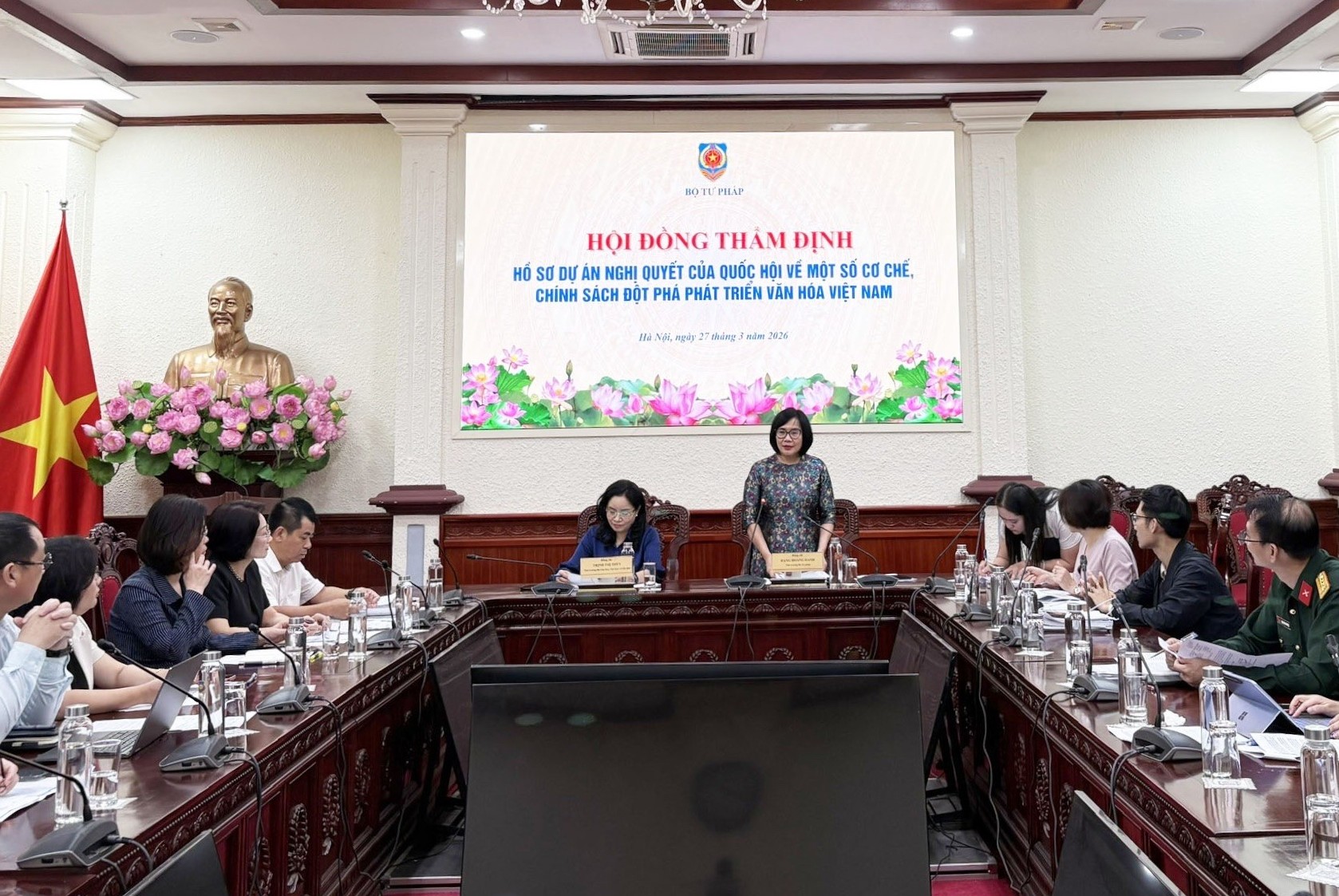 Xây dựng cơ chế, chính sách đột phá phát triển văn hóa Việt Nam