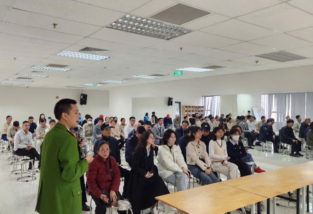 Tăng cường tuyên truyền cài đặt và sử dụng ứng dụng “Báo cháy 114” thông qua quét mã QR trên địa bàn phường Cầu Giấy và phường Yên Hòa