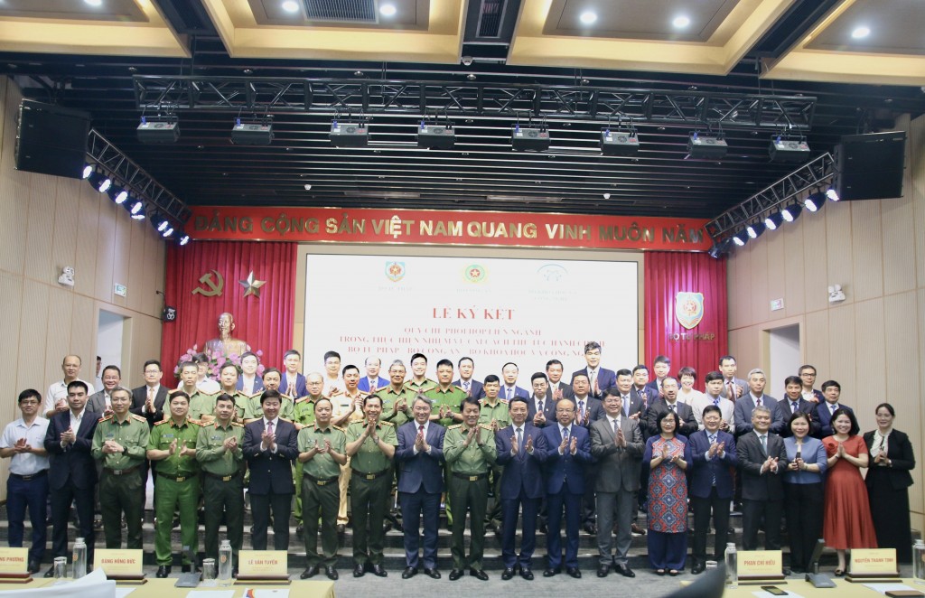 Lễ k&yacute; kết Quy chế phối hợp li&ecirc;n ng&agrave;nh trong thực hiện nhiệm vụ cải c&aacute;ch thủ tục h&agrave;nh ch&iacute;nh