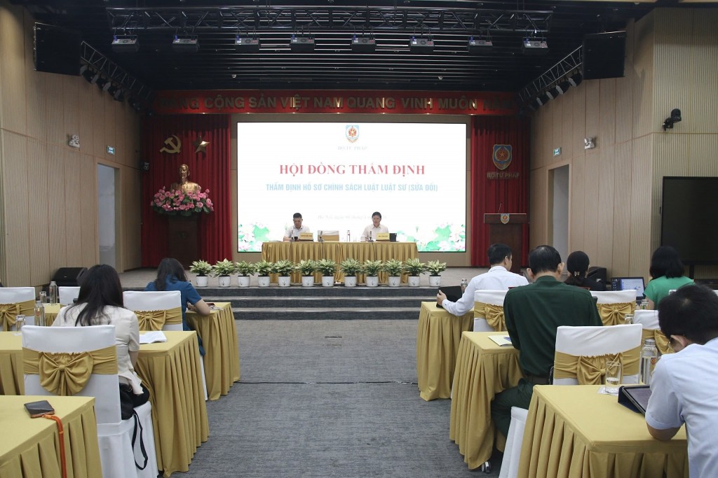 Tiếp thu tối đa ý kiến của các thành viên Hội đồng thẩm định, khẩn trương hoàn thiện hồ sơ chính sách Luật Luật sư (sửa đổi)