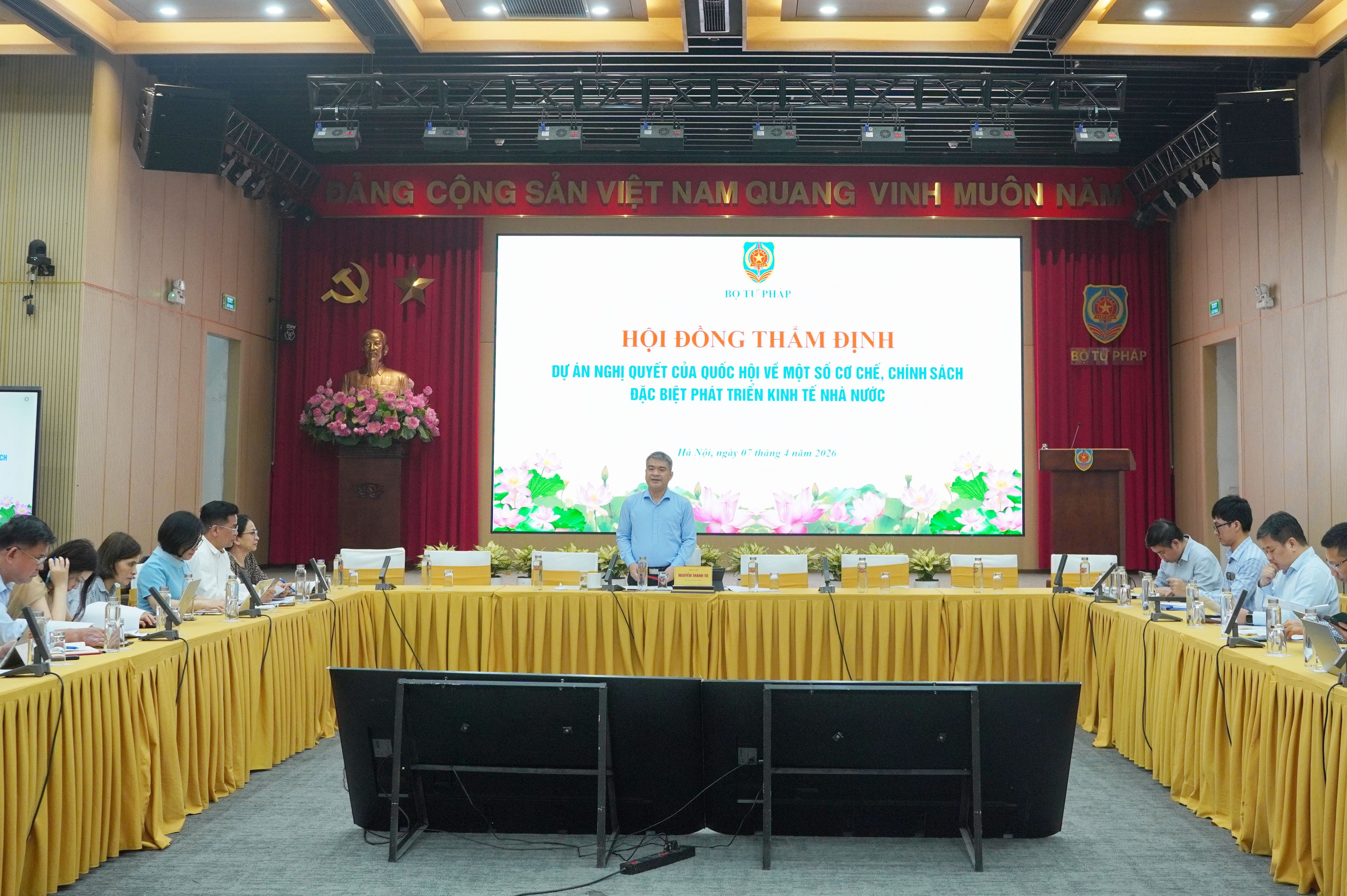 Xây dựng cơ chế, chính sách đặc biệt phát triển kinh tế nhà nước