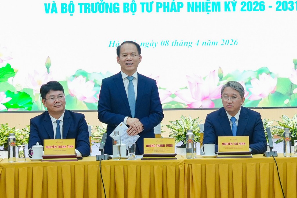Bàn giao công tác giữa Bộ trưởng Bộ Tư pháp nhiệm kỳ 2021 - 2026 và Bộ trưởng Bộ Tư pháp nhiệm kỳ 2026 - 2031