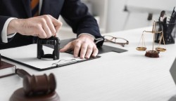 Bản chất và giá trị của pháp luật công chứng dưới góc nhìn triết học pháp luật