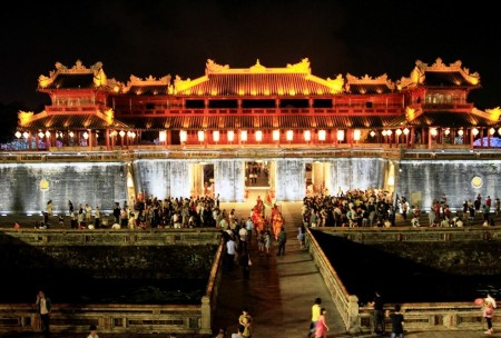 Bảo vệ quyền của người dân trong thương mại hóa di sản văn hóa tại thành phố Huế - tiếp cận từ du lịch cộng đồng